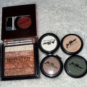 Revolution  Eyeshadow Palette with Rich Brown and Gold Shades